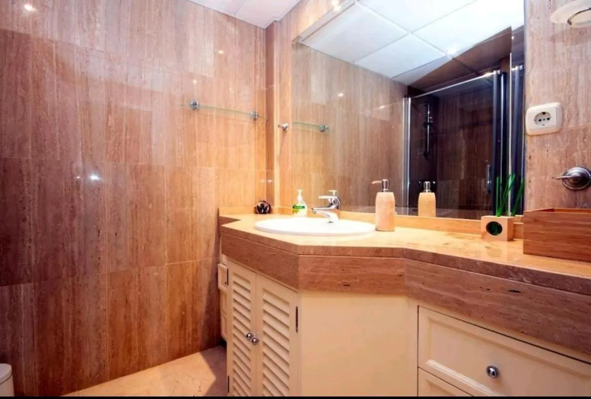 Modern Apartment Next To Pool Марбелья